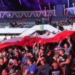 Flaga Polski przyniesiona przez fanów z forum Netwars.