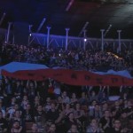 Mniejsza z dwóch flag często była widoczna podczas streamu.